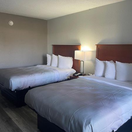 Quality Inn Fayetteville Near Fort Bragg Екстериор снимка