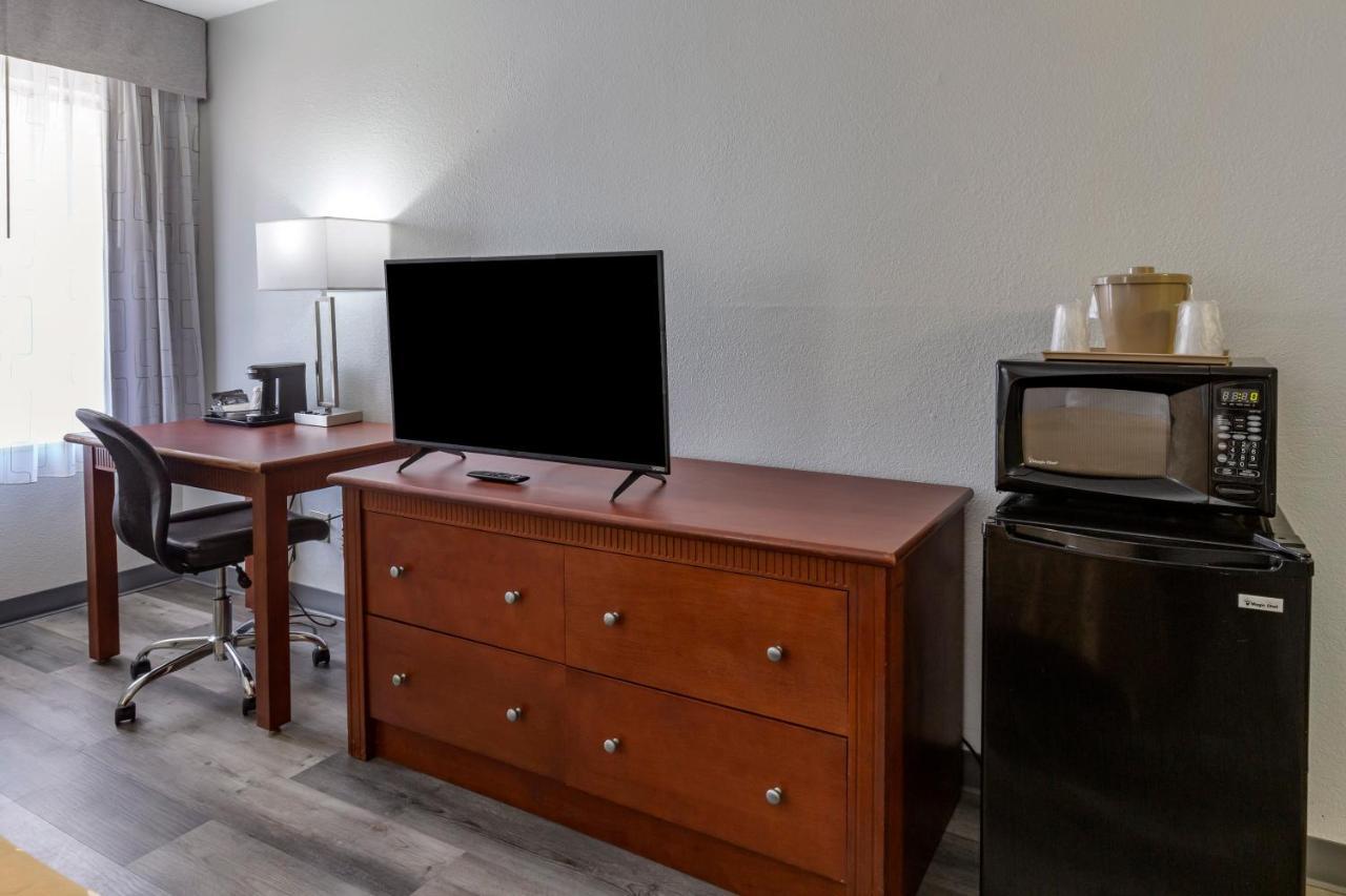 Quality Inn Fayetteville Near Fort Bragg Екстериор снимка