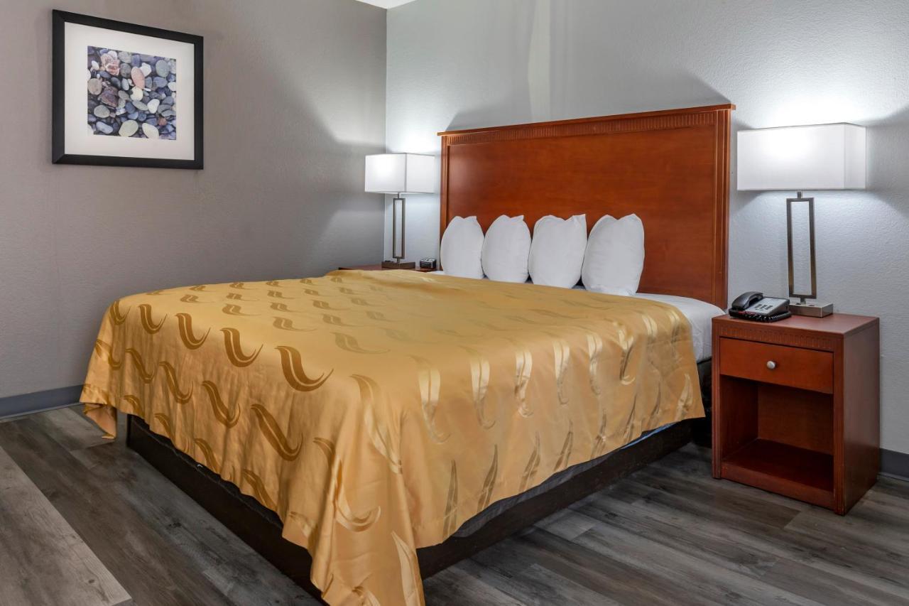 Quality Inn Fayetteville Near Fort Bragg Екстериор снимка
