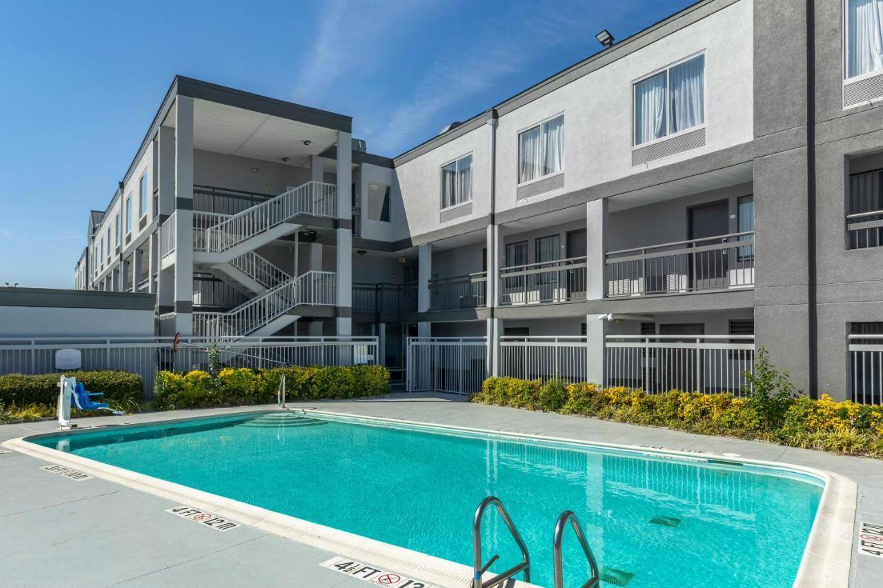 Quality Inn Fayetteville Near Fort Bragg Екстериор снимка
