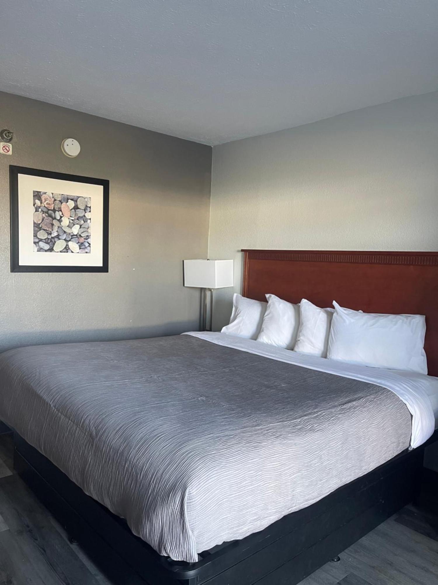 Quality Inn Fayetteville Near Fort Bragg Екстериор снимка