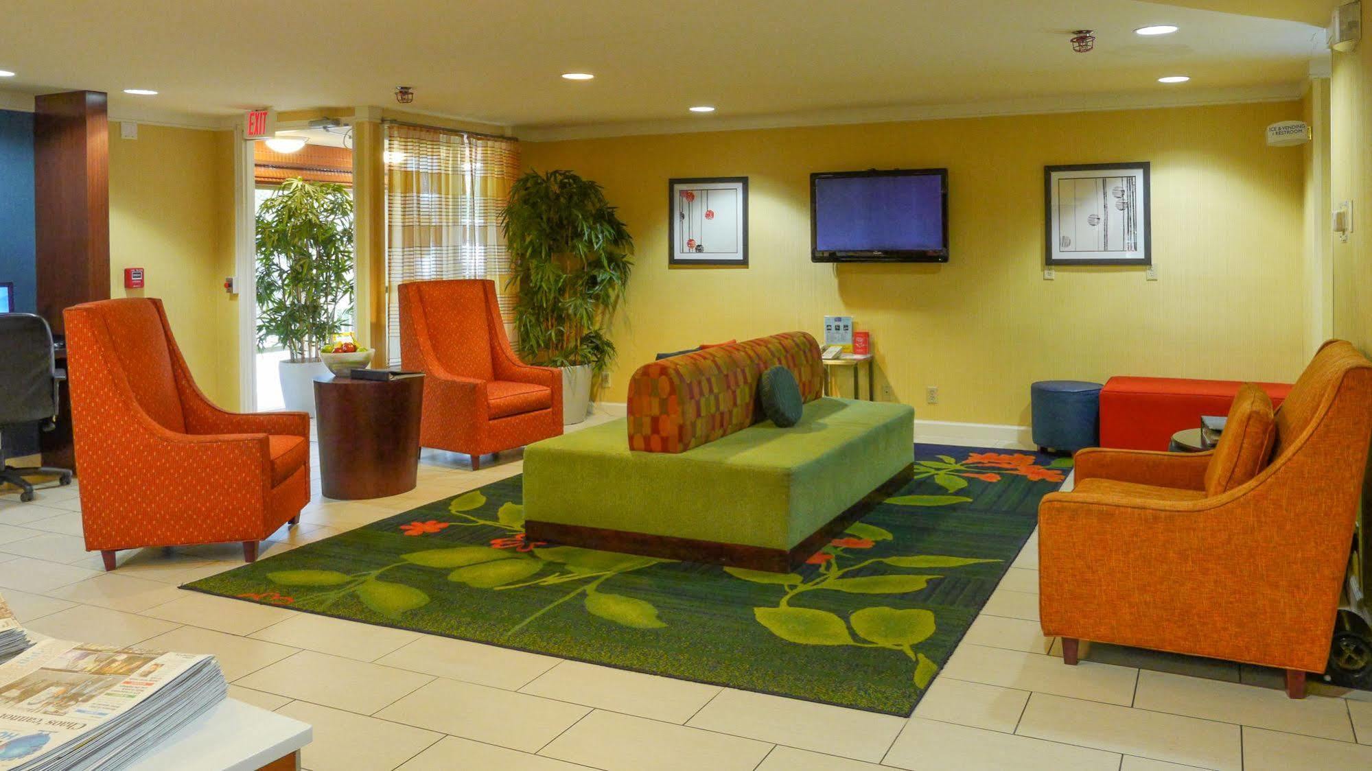 Quality Inn Fayetteville Near Fort Bragg Екстериор снимка
