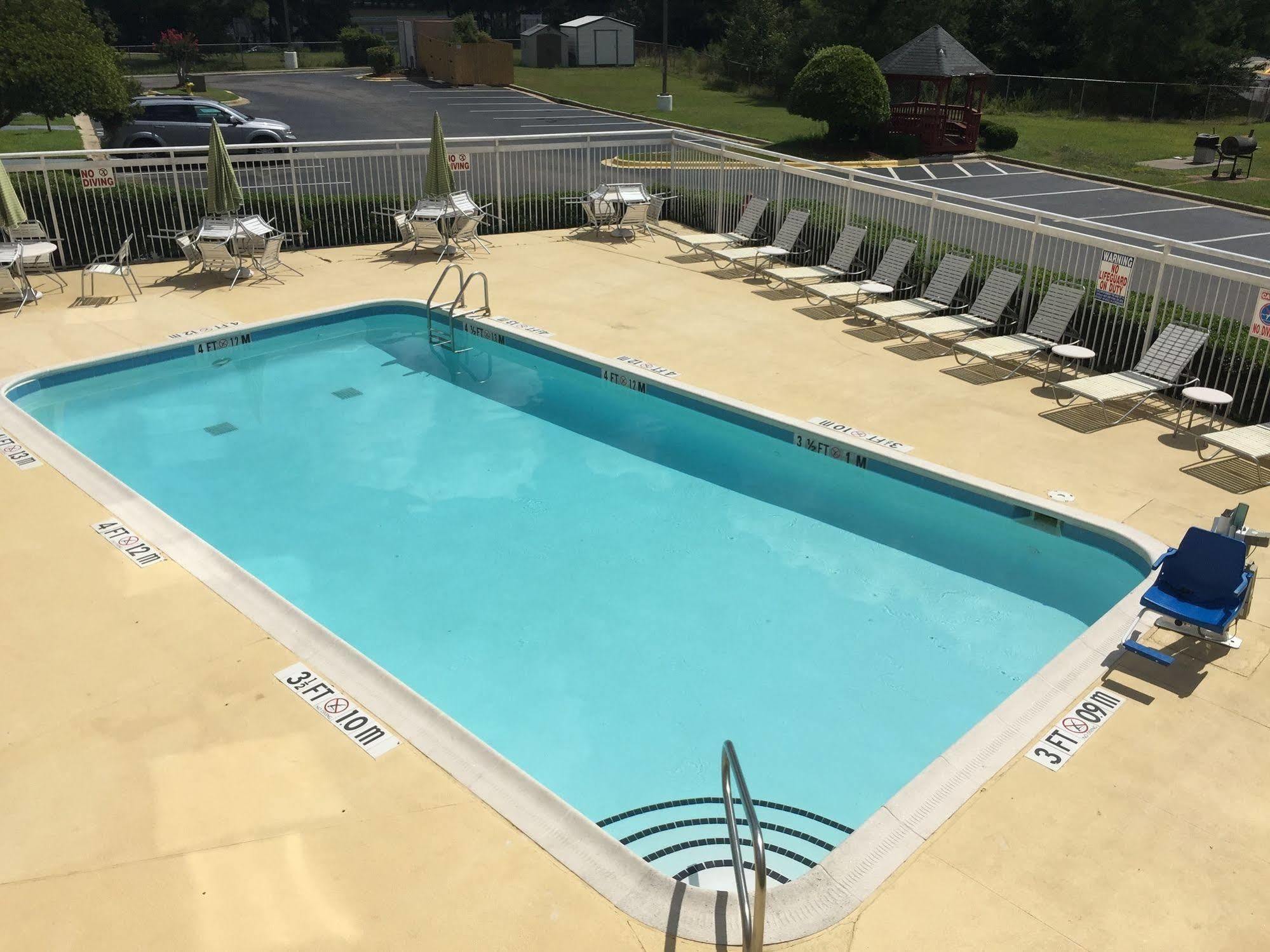 Quality Inn Fayetteville Near Fort Bragg Екстериор снимка