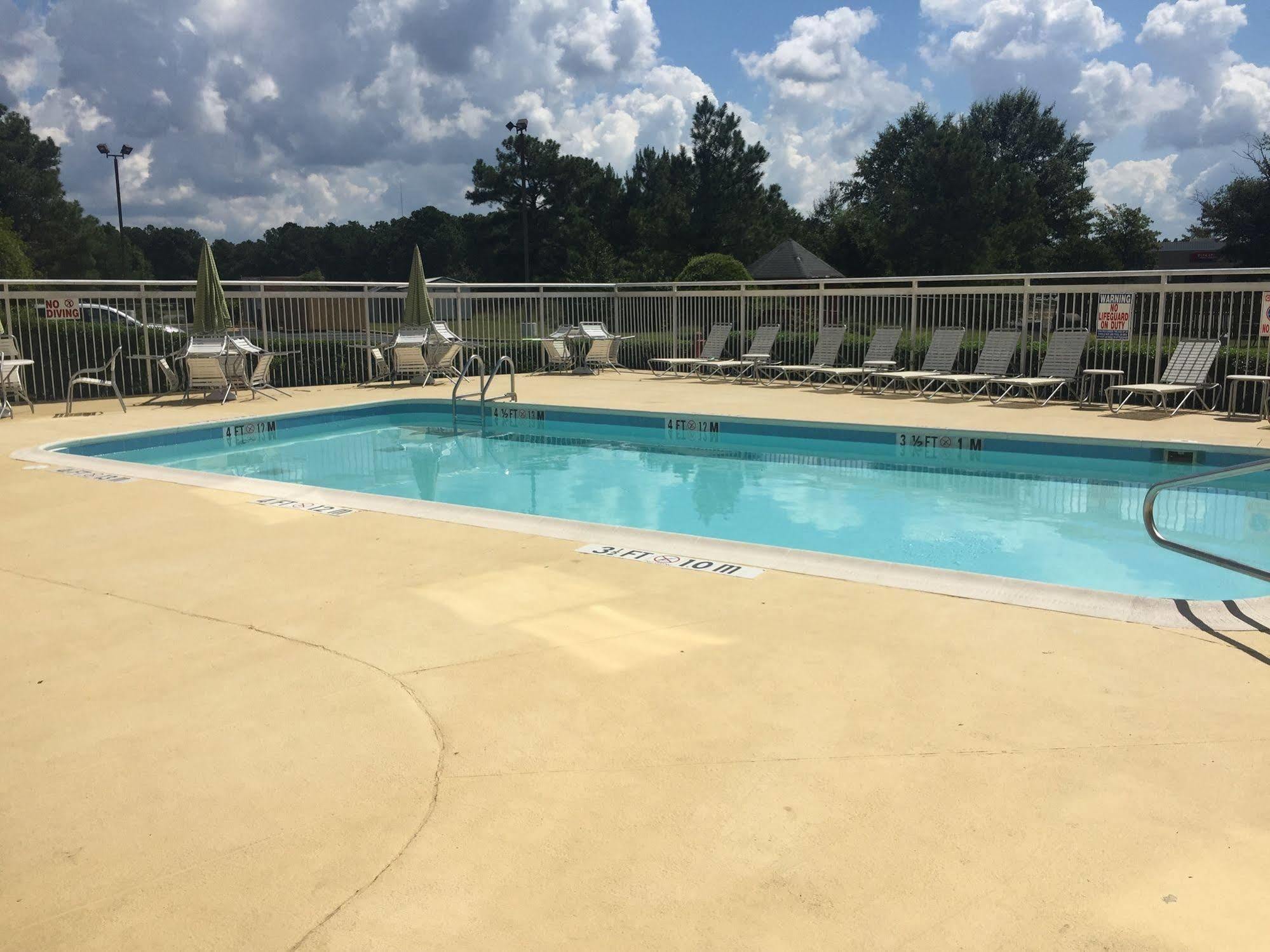 Quality Inn Fayetteville Near Fort Bragg Екстериор снимка