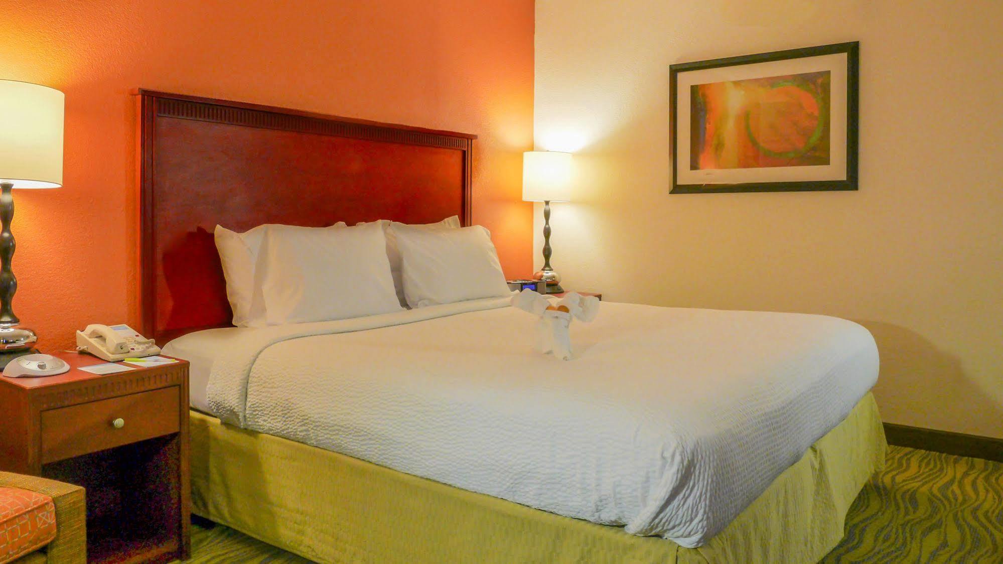 Quality Inn Fayetteville Near Fort Bragg Екстериор снимка