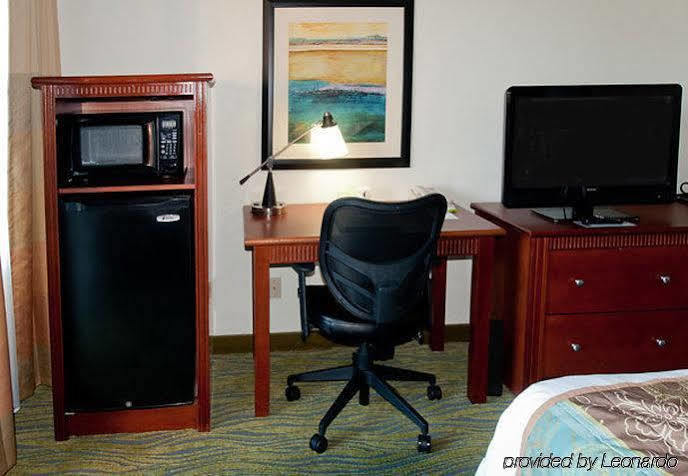 Quality Inn Fayetteville Near Fort Bragg Екстериор снимка
